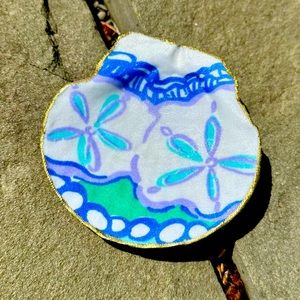Gorgeous hand made shells using Lilly Pulitzer fabric and trimmed in gold!